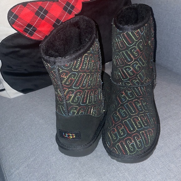 NWOTOB Uggs Boots - Picture 2 of 6